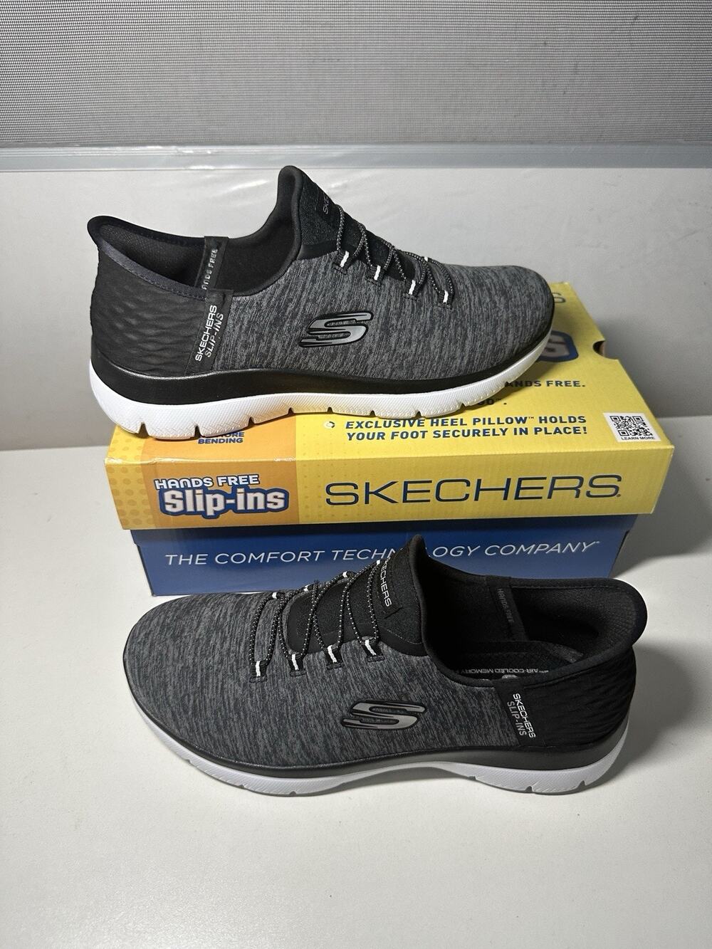 Skechers Women's Summits Hands-Free Slip-Ins Memory Foam Insole Heel Pillow Sz 9